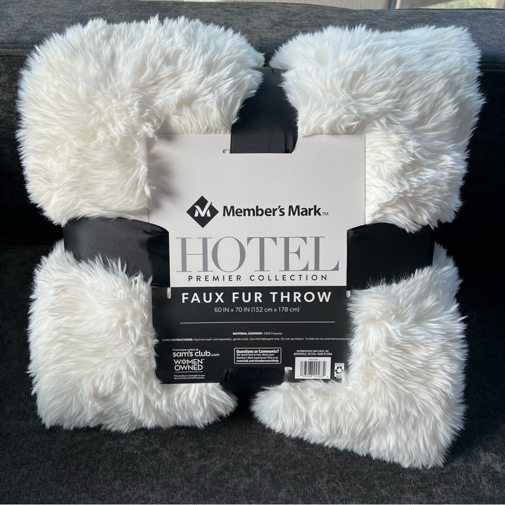 NWT Member's Mark Faux Fur Throw - 60" x 70"- Ivory